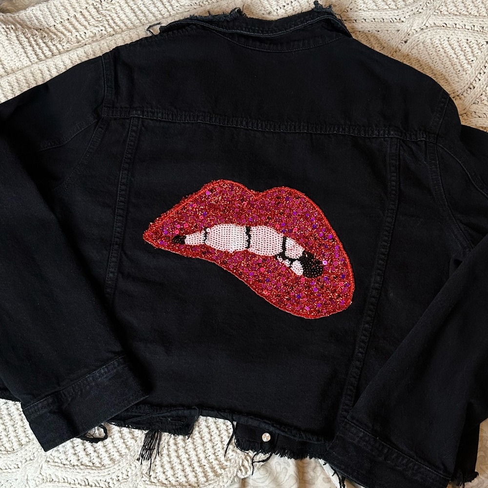 Crop Distressed Lip Jacket